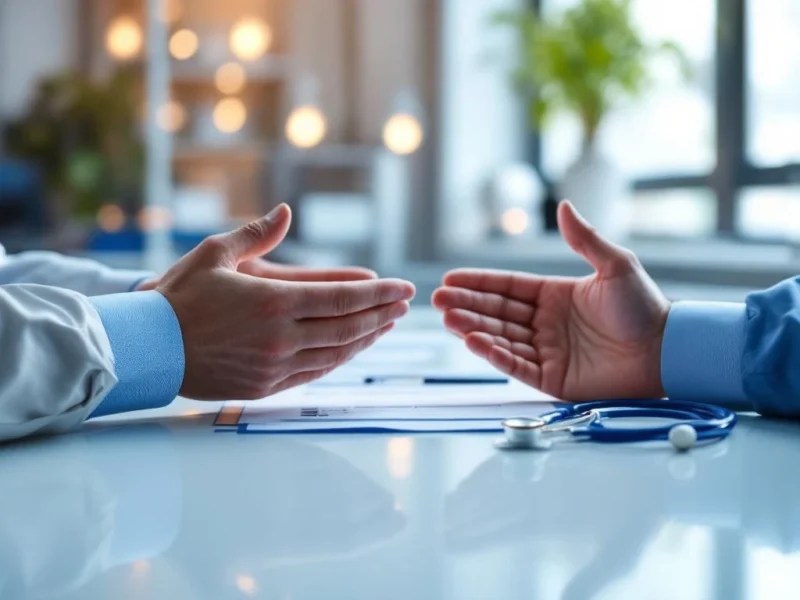 Arzt zeigt einladende Handhaltung über Schreibtisch in heller Praxis mit Stethoskop und medizinischen Dokumenten